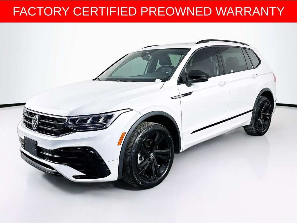 2024 Volkswagen Tiguan SE R-LINE BLACK's photo