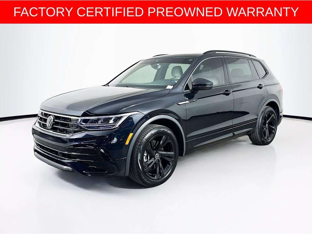 2023 Volkswagen Tiguan SE R-LINE BLACK's photo