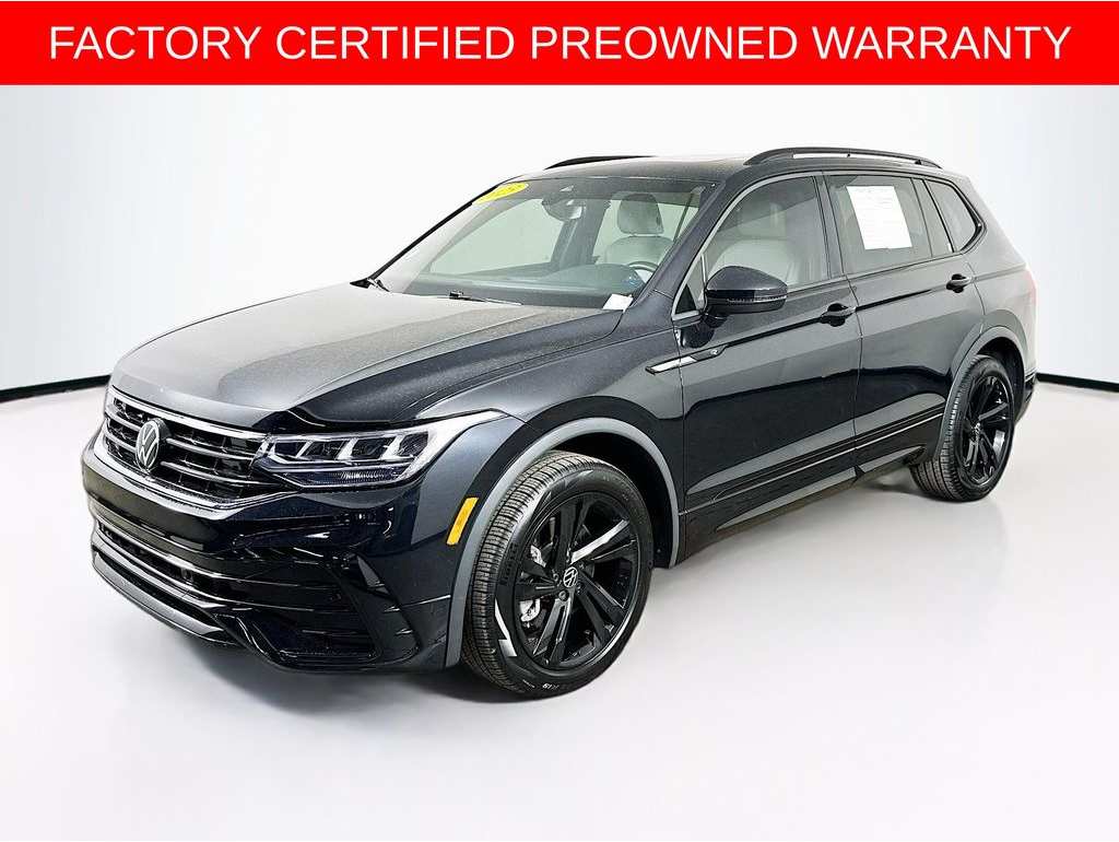 2023 Volkswagen Tiguan SE R-LINE BLACK's photo