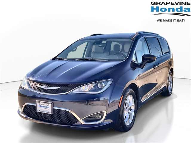 2020 Chrysler Pacifica Touring L's photo
