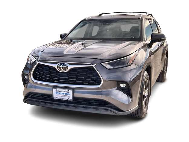 2022 Toyota Highlander XLE Hero Image