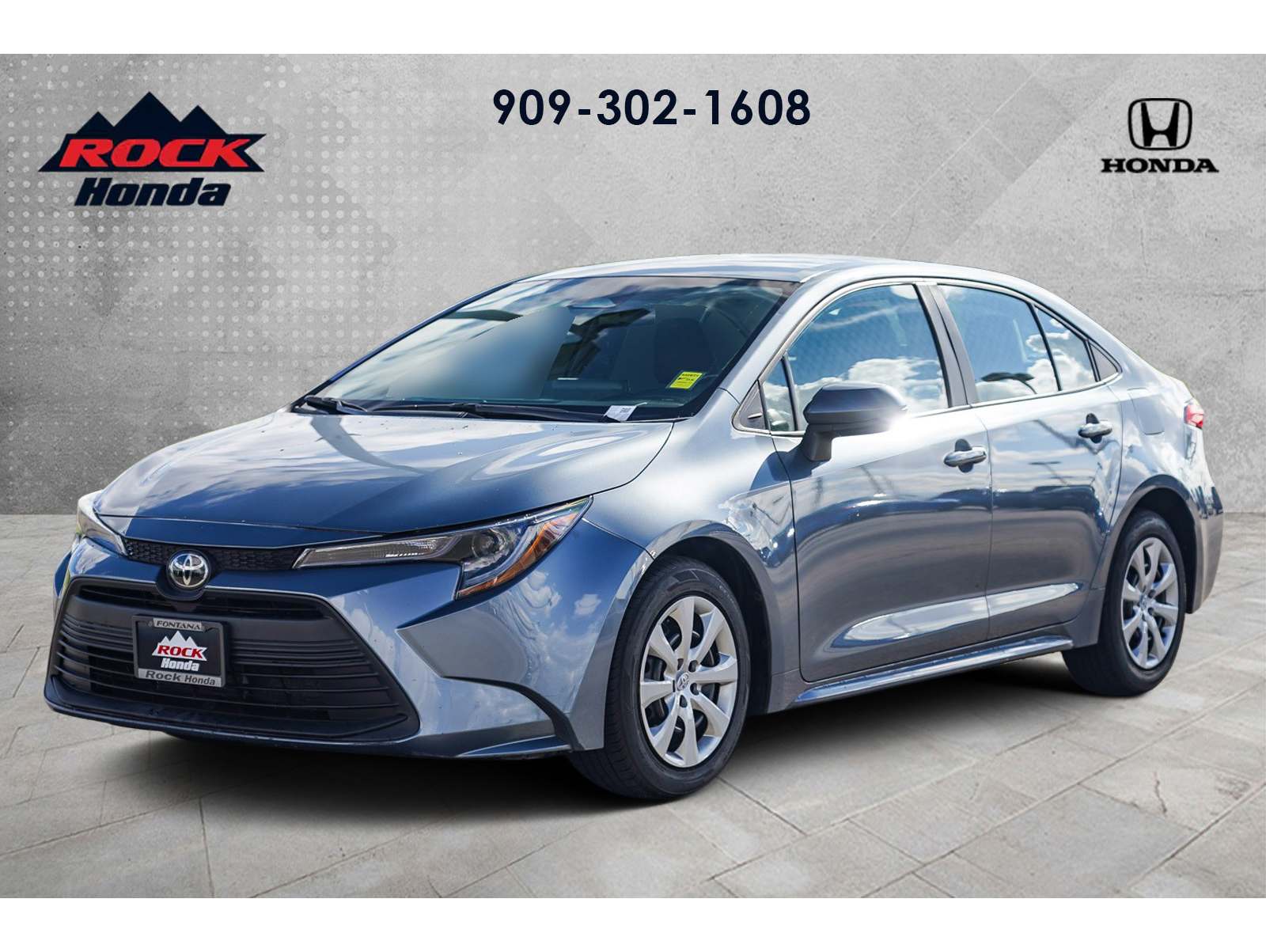 2024 Toyota Corolla LE's photo