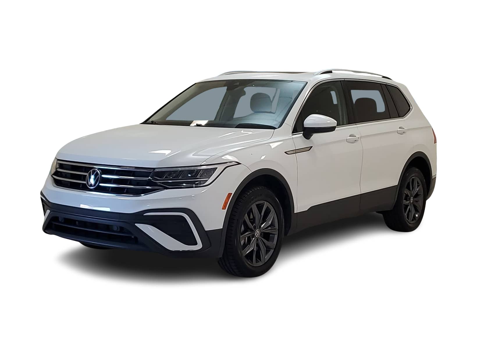 Thumbnail: 2022 Volkswagen Tiguan - 1