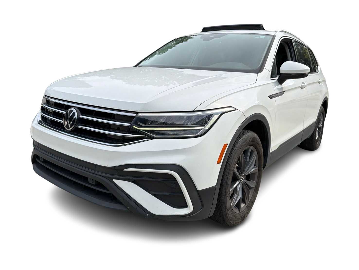 Thumbnail: 2022 Volkswagen Tiguan - 1