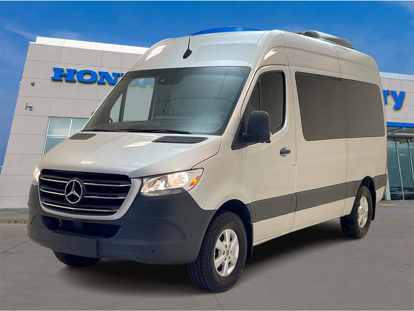 2024 Mercedes-Benz Sprinter Passenger Van Base's photo