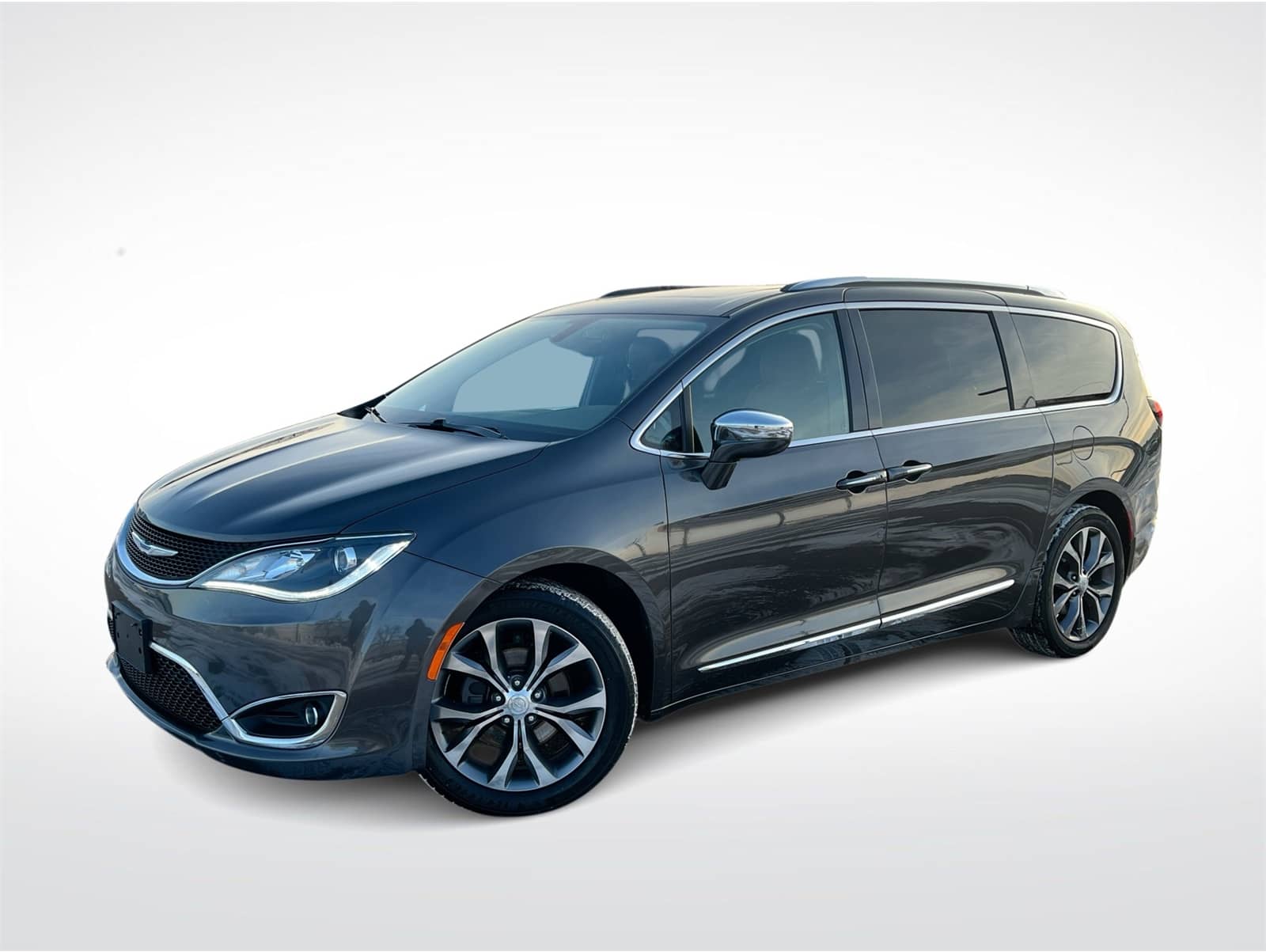 2018 Chrysler Pacifica Limited's photo