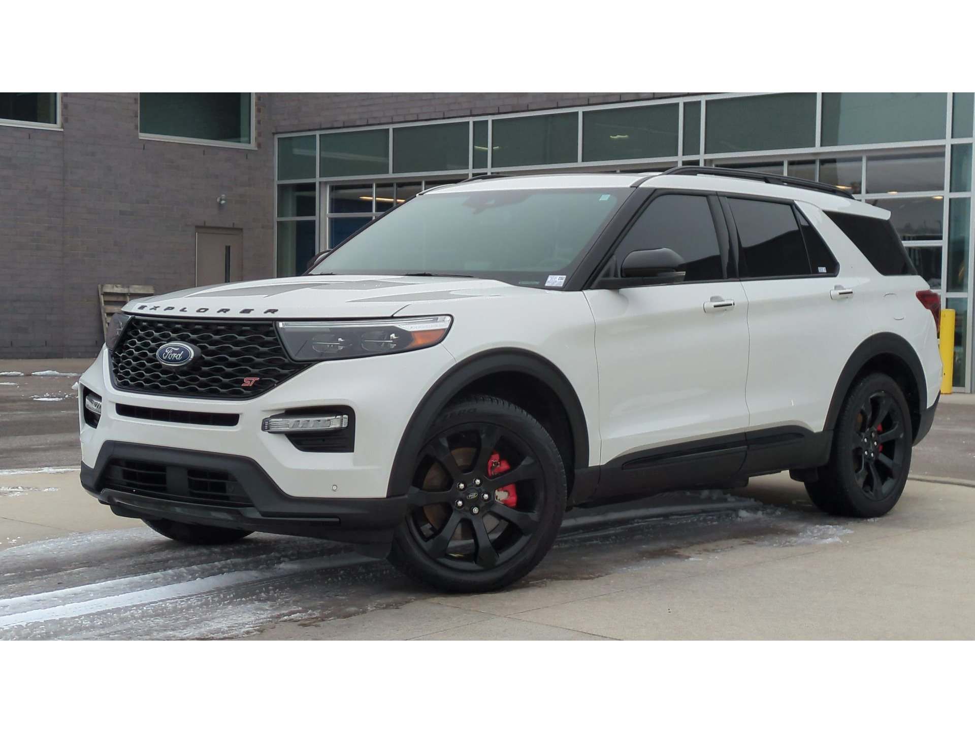 2023 Ford Explorer ST's photo