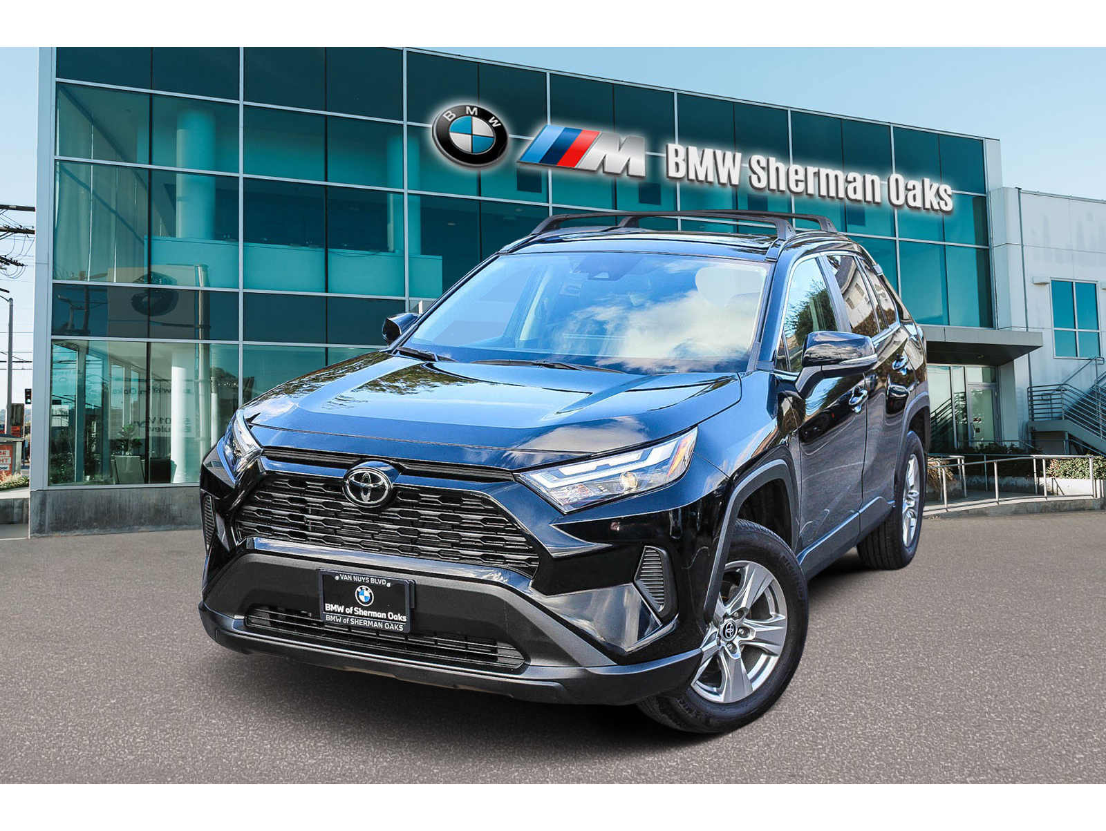 2024 Toyota RAV4 XLE's photo