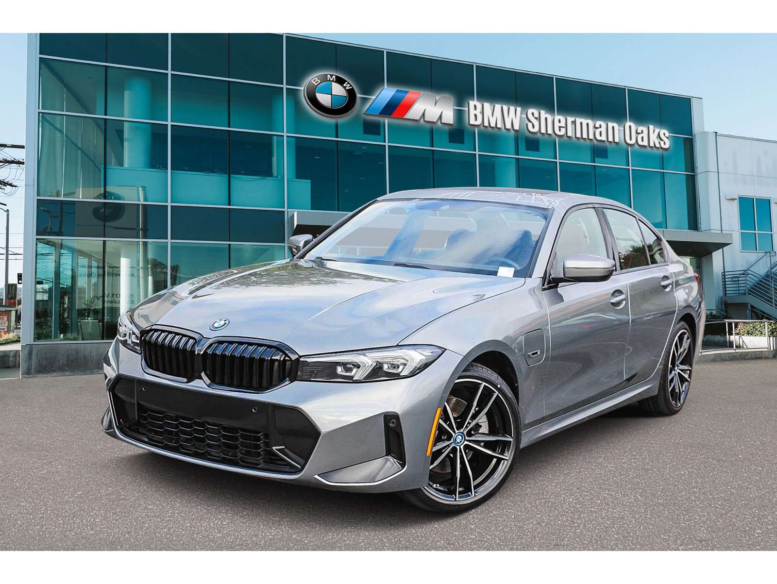 2023 BMW 3 Series 330e's photo