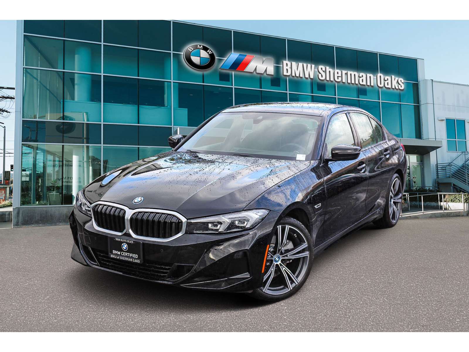 2023 BMW 3 Series 330e's photo