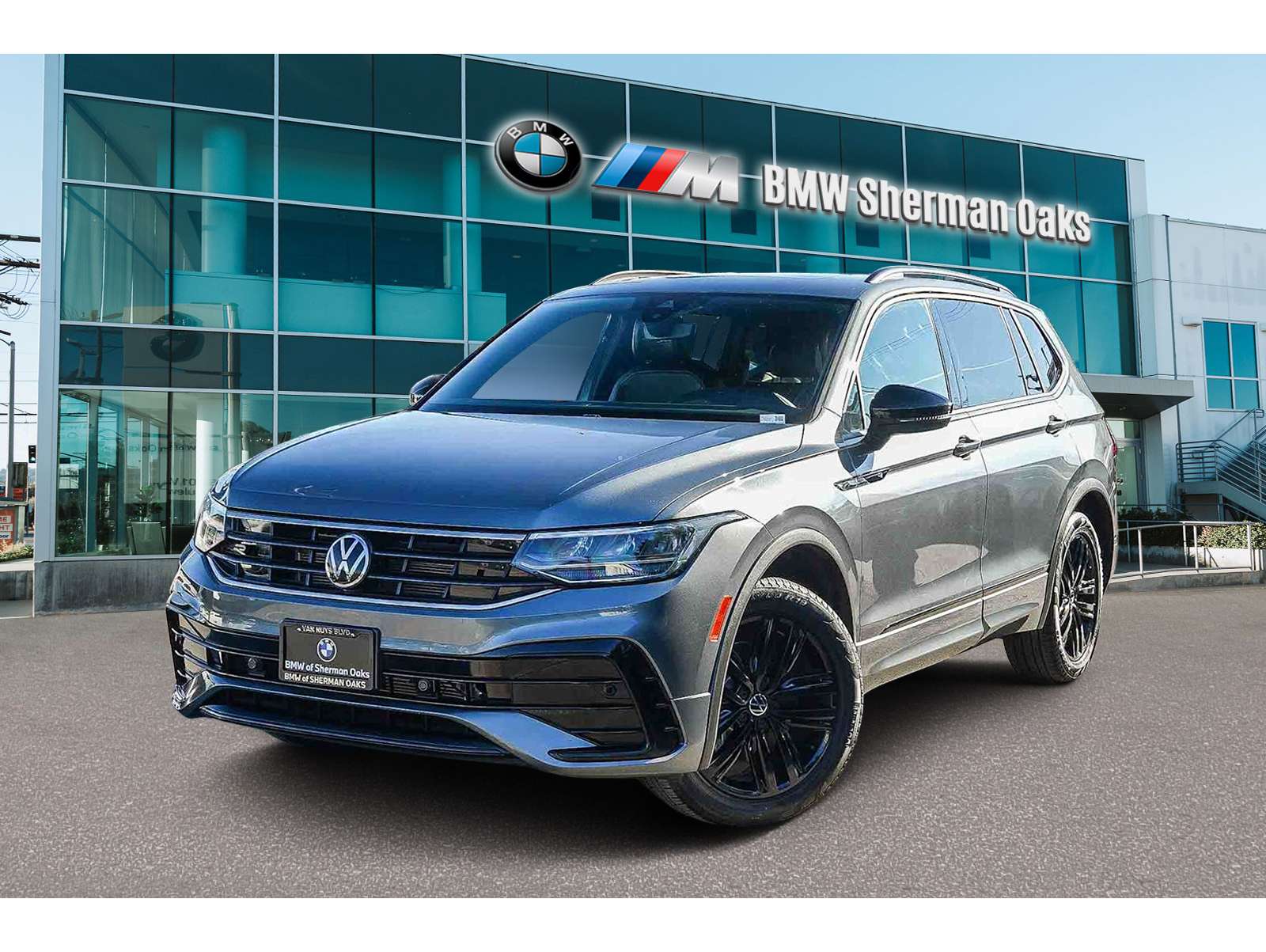 2022 Volkswagen Tiguan SE R-LINE BLACK's photo