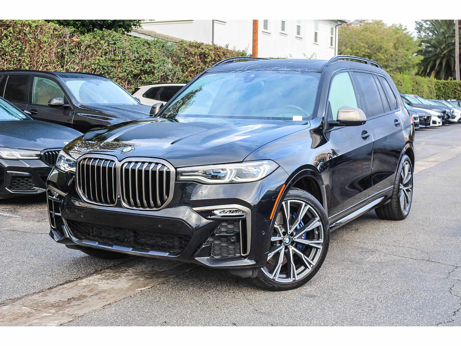 2022 BMW X7 M50i's photo