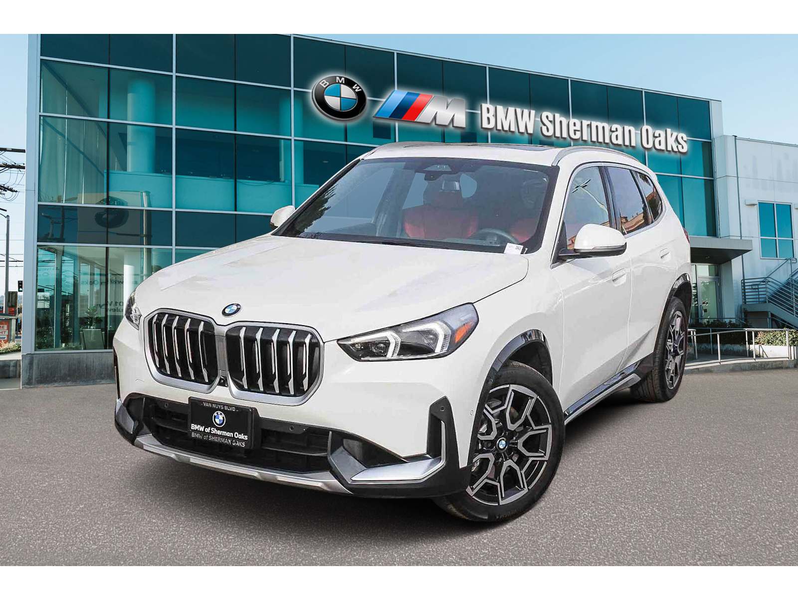2025 BMW X1 28i's photo