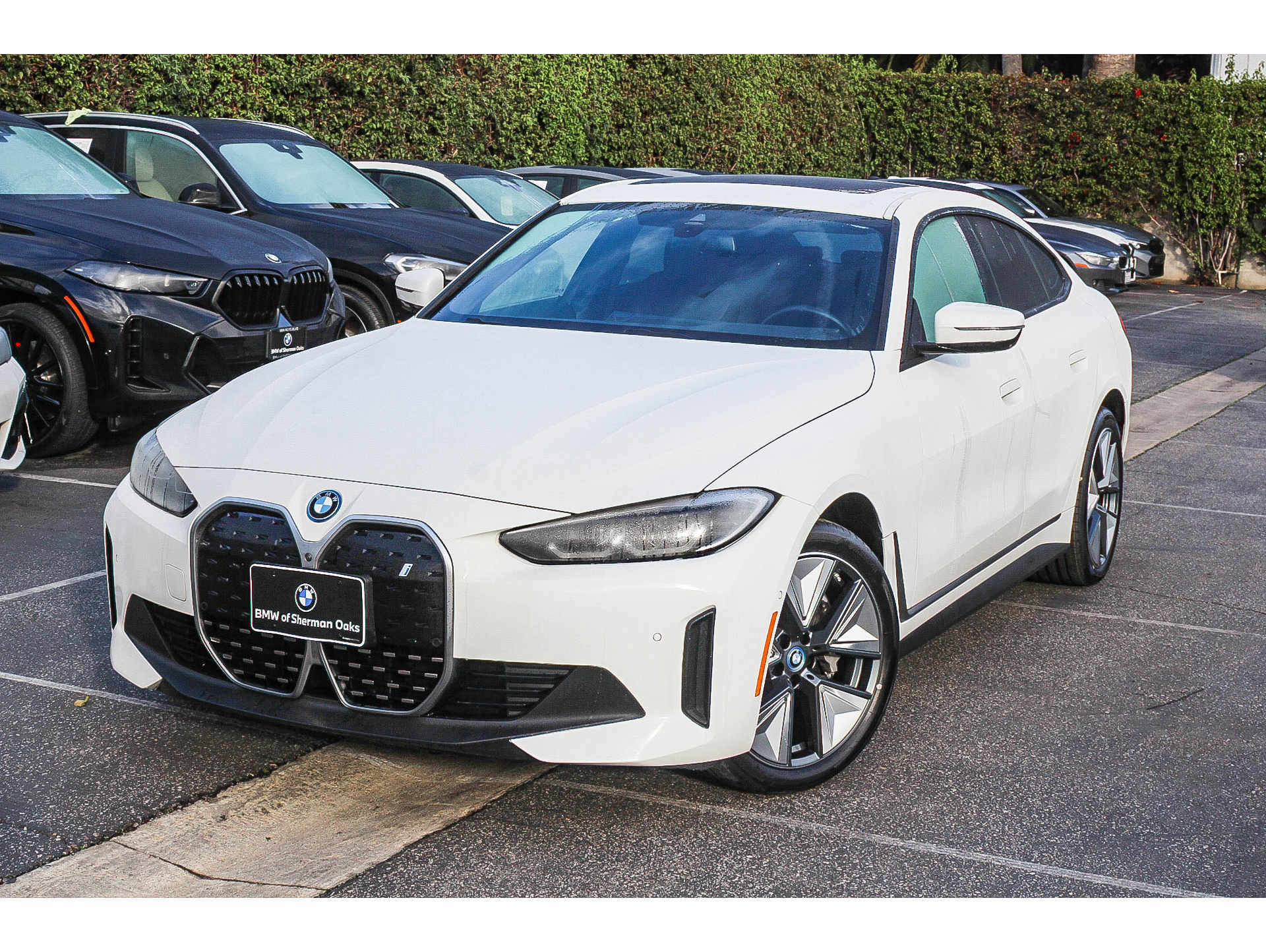 2023 BMW i4 35's photo