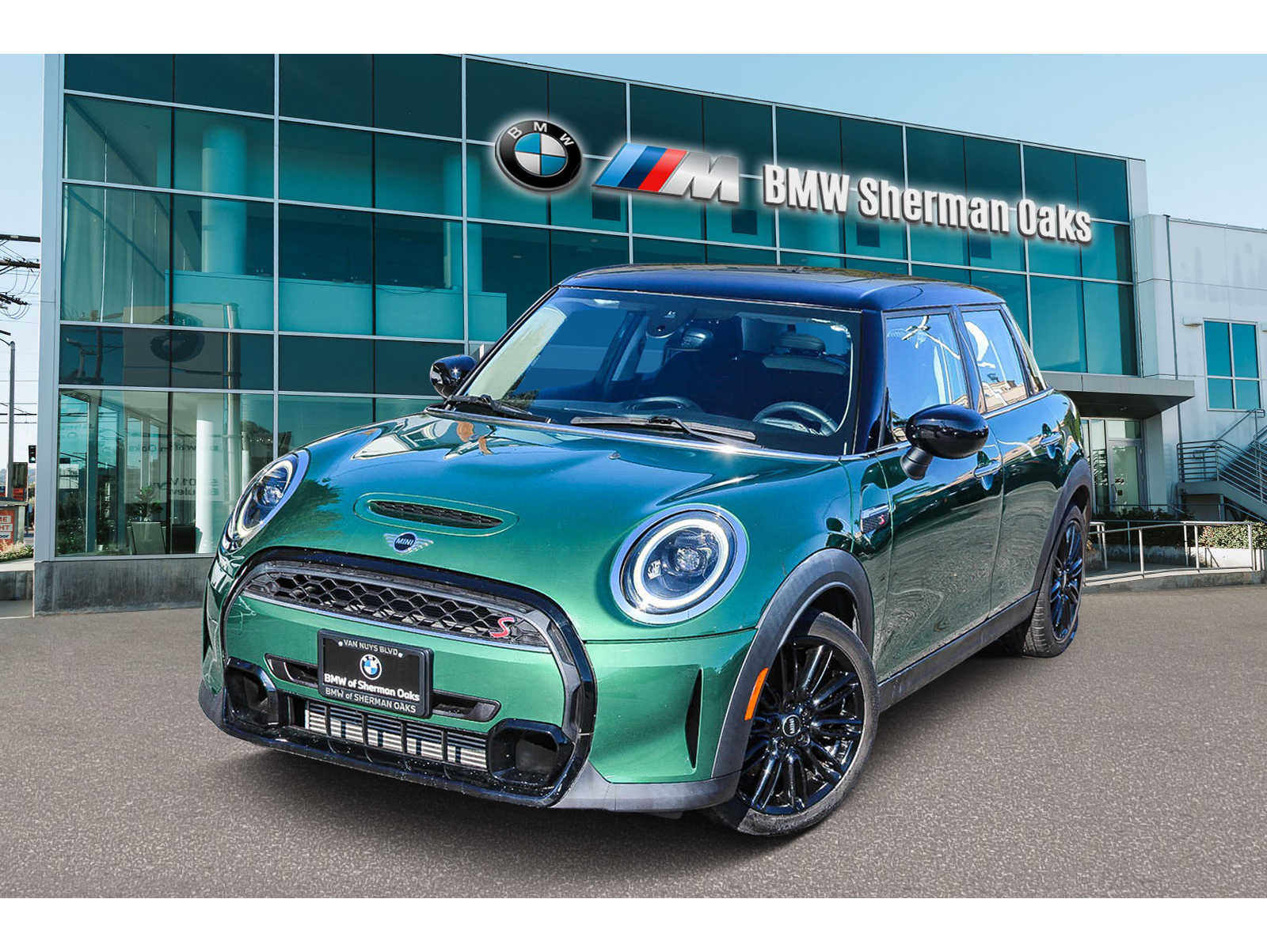 2023 MINI Hardtop 4 Door S's photo