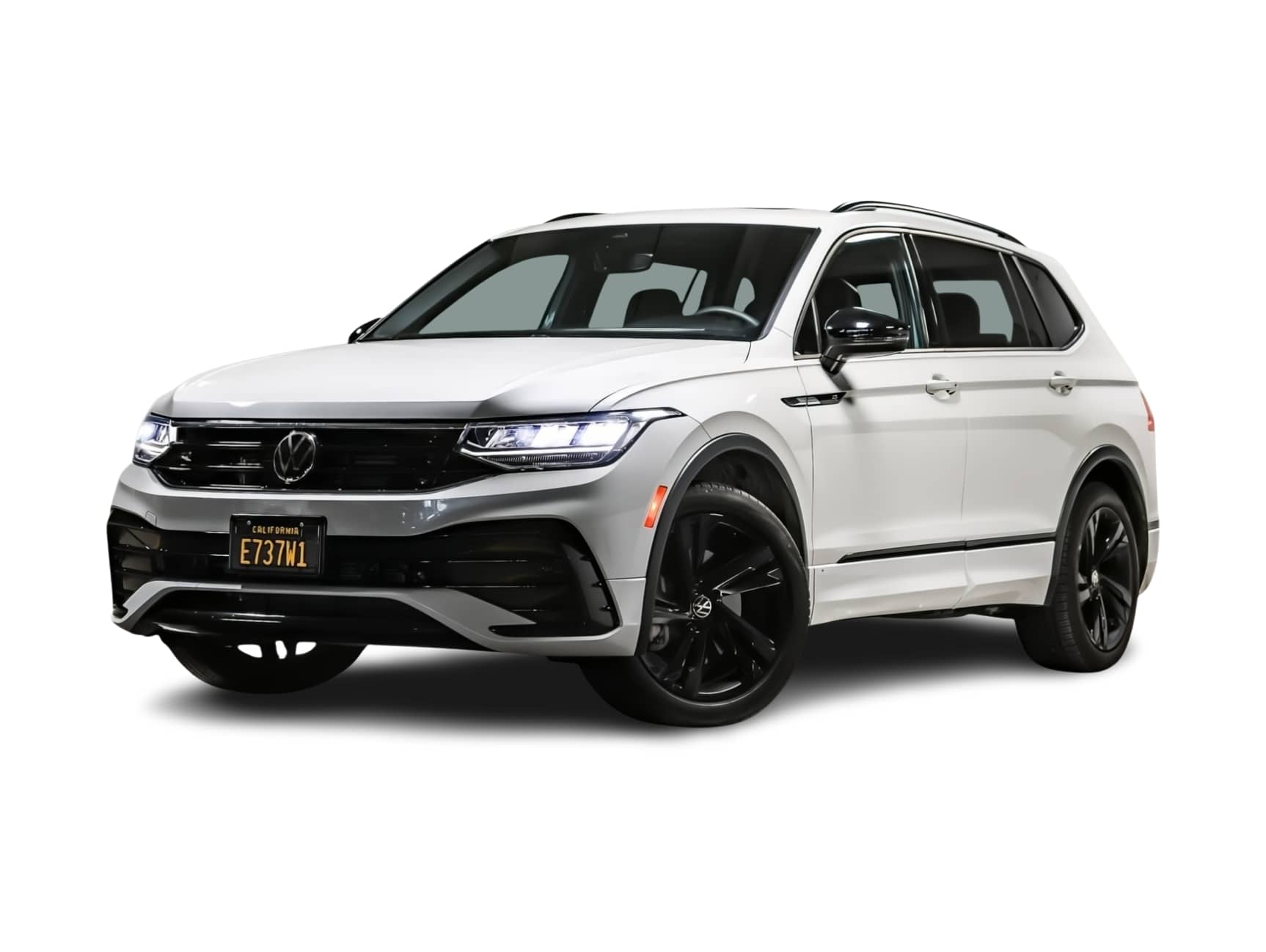 Thumbnail: 2023 Volkswagen Tiguan - 1