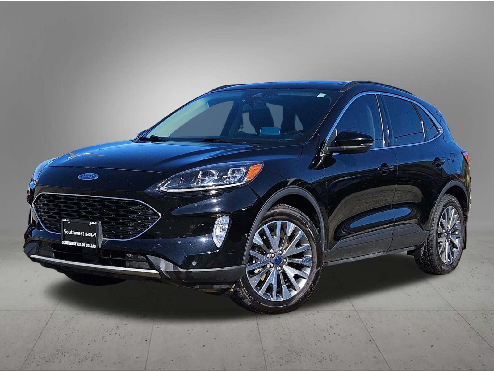 2020 Ford Escape Titanium's photo