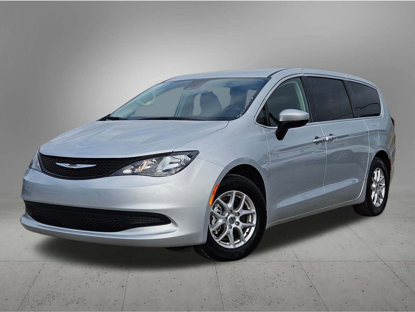 2023 Chrysler Voyager's photo