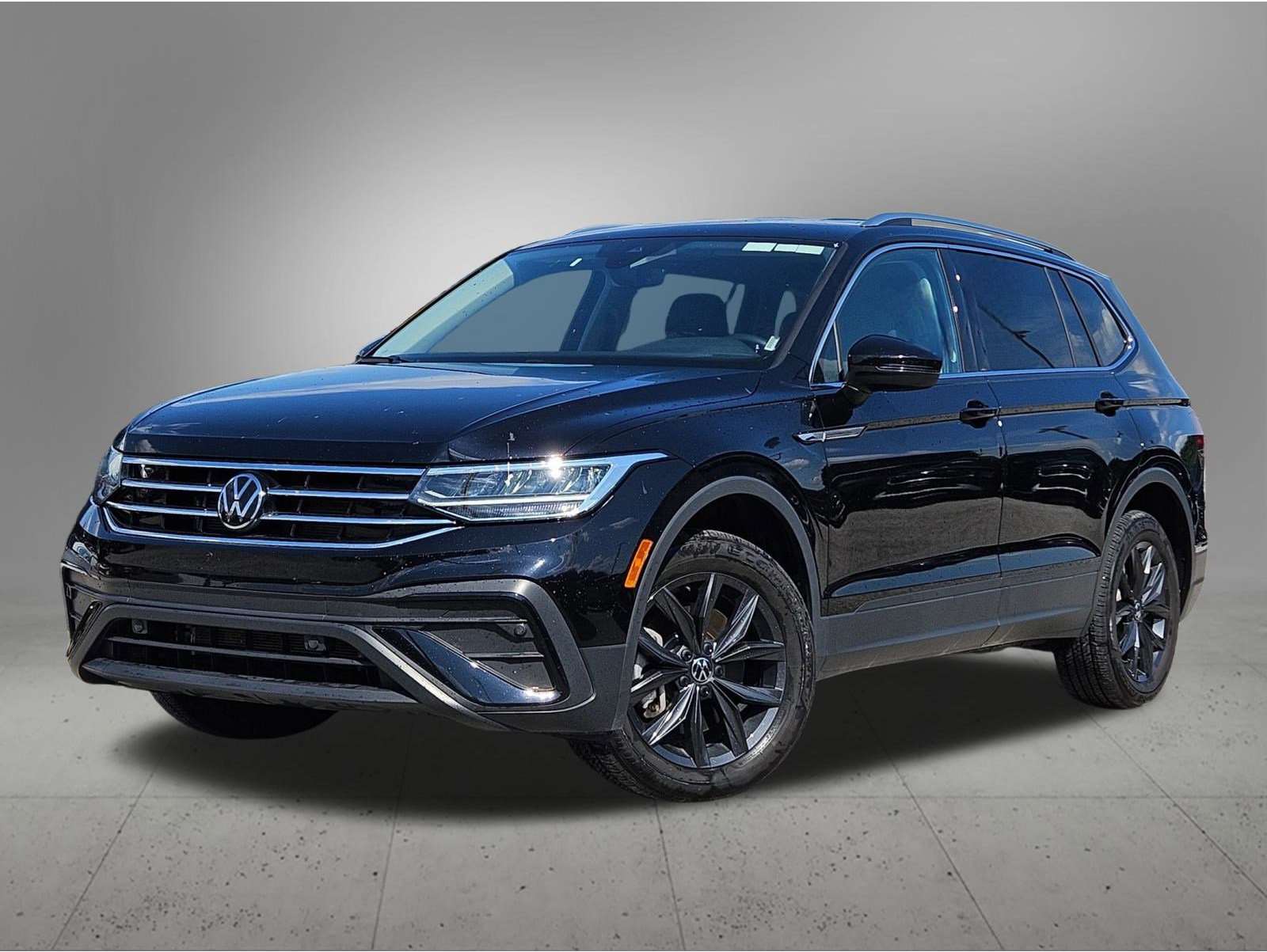 2024 Volkswagen Tiguan SE's photo