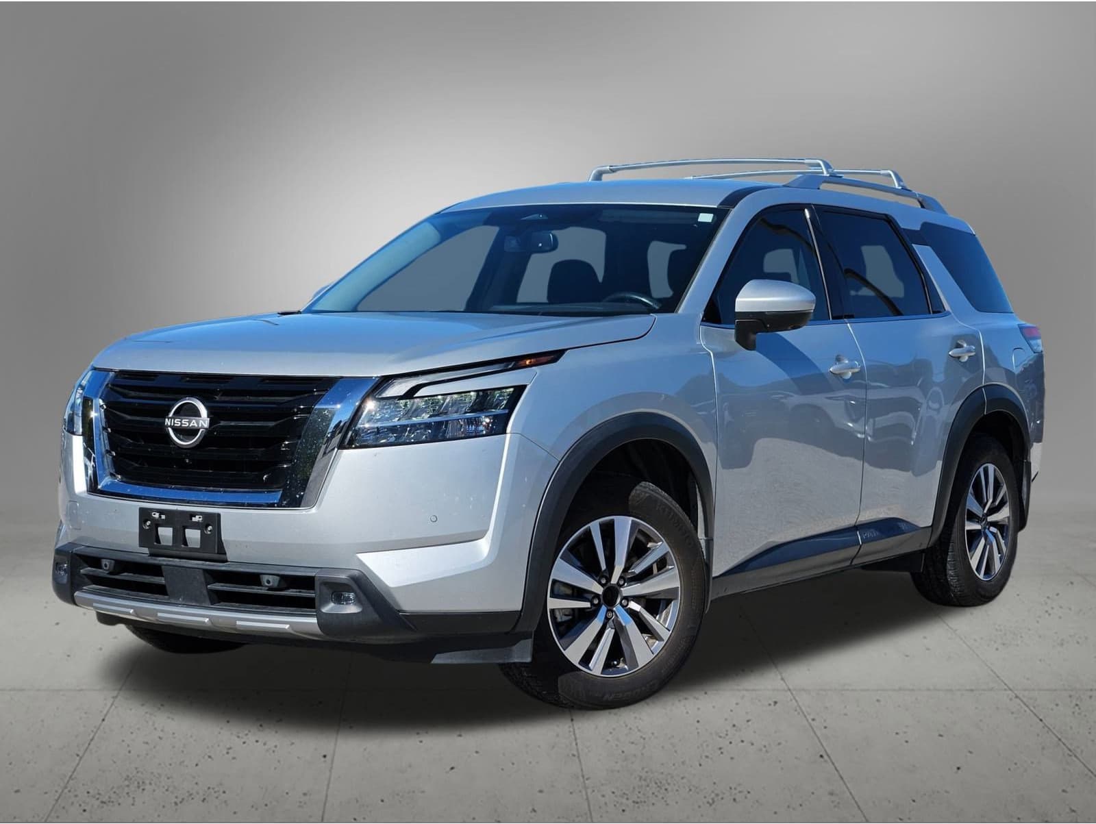 2022 Nissan Pathfinder SL's photo