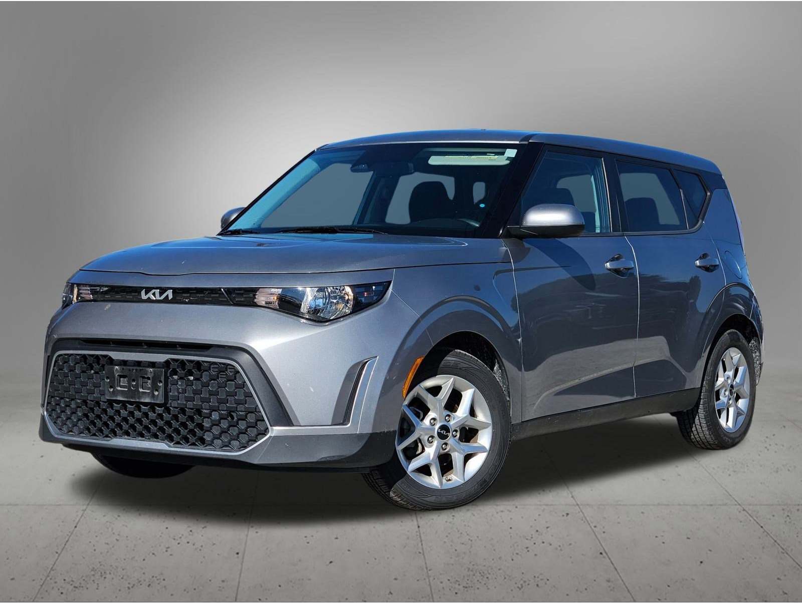 2023 Kia Soul LX's photo