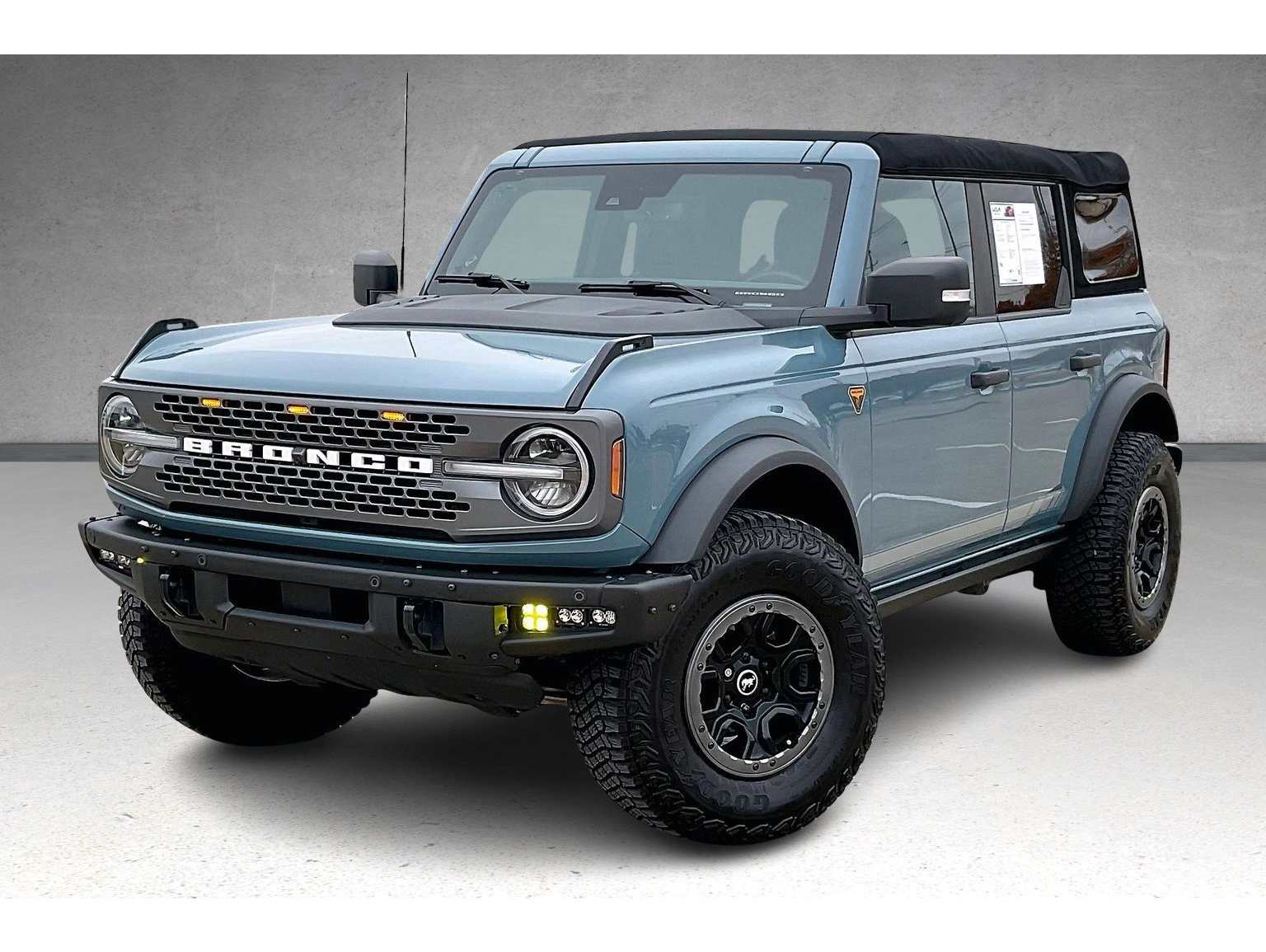 2023 Ford Bronco 4-Door Badlands
