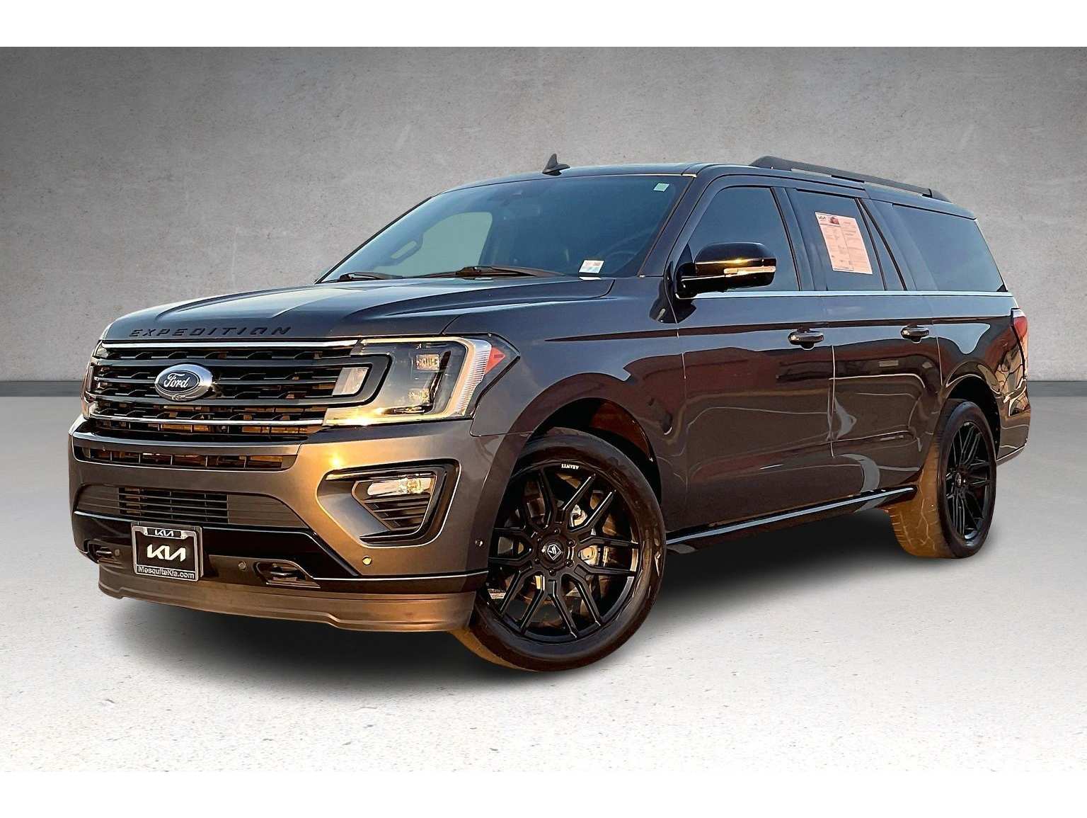 2019 Ford Expedition Limited's photo