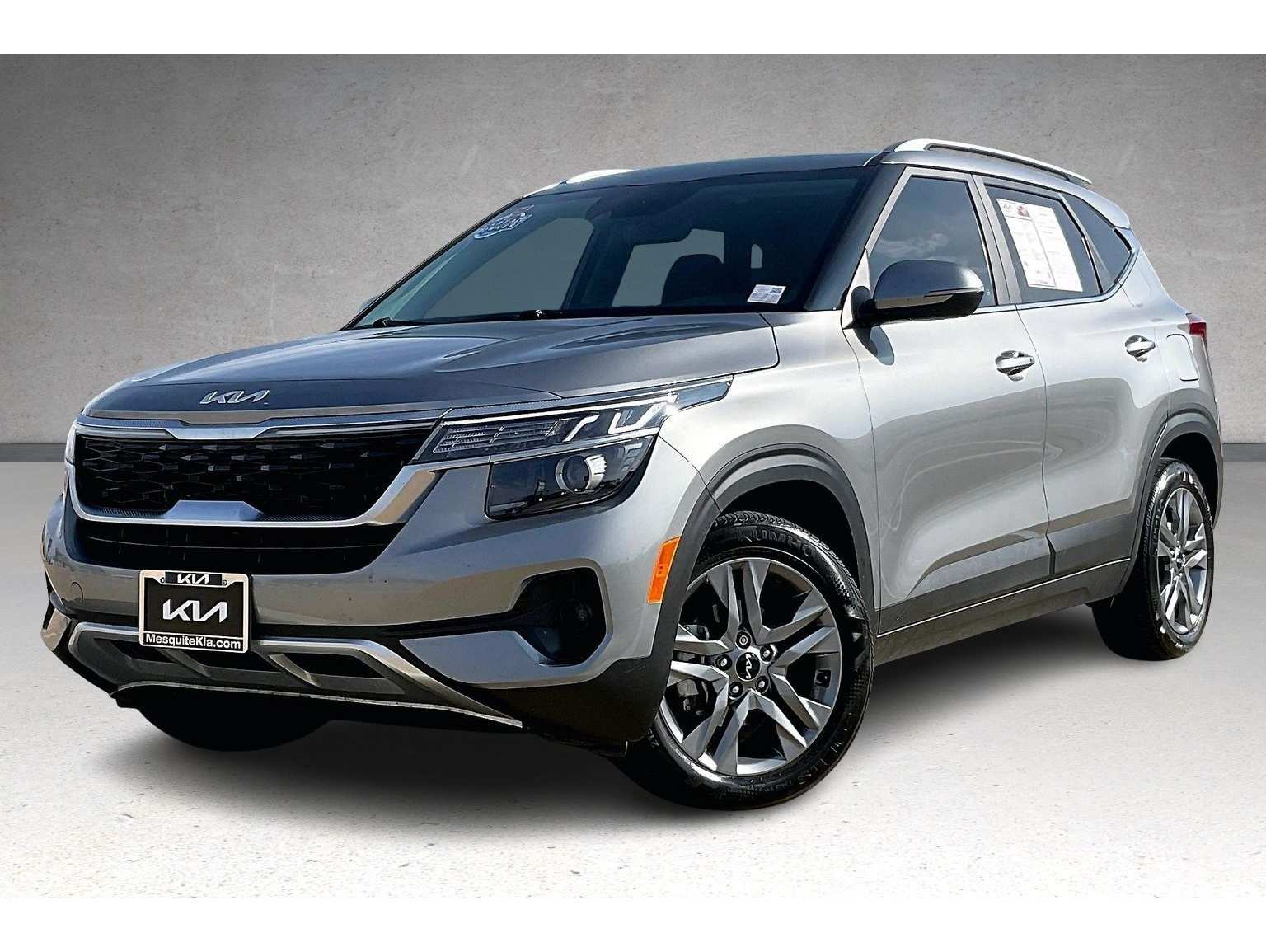 2023 Kia Seltos S's photo