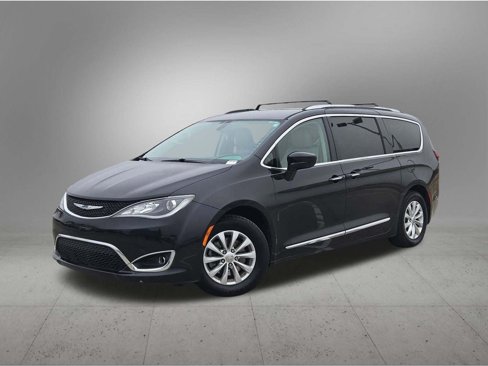 2018 Chrysler Pacifica Touring L's photo