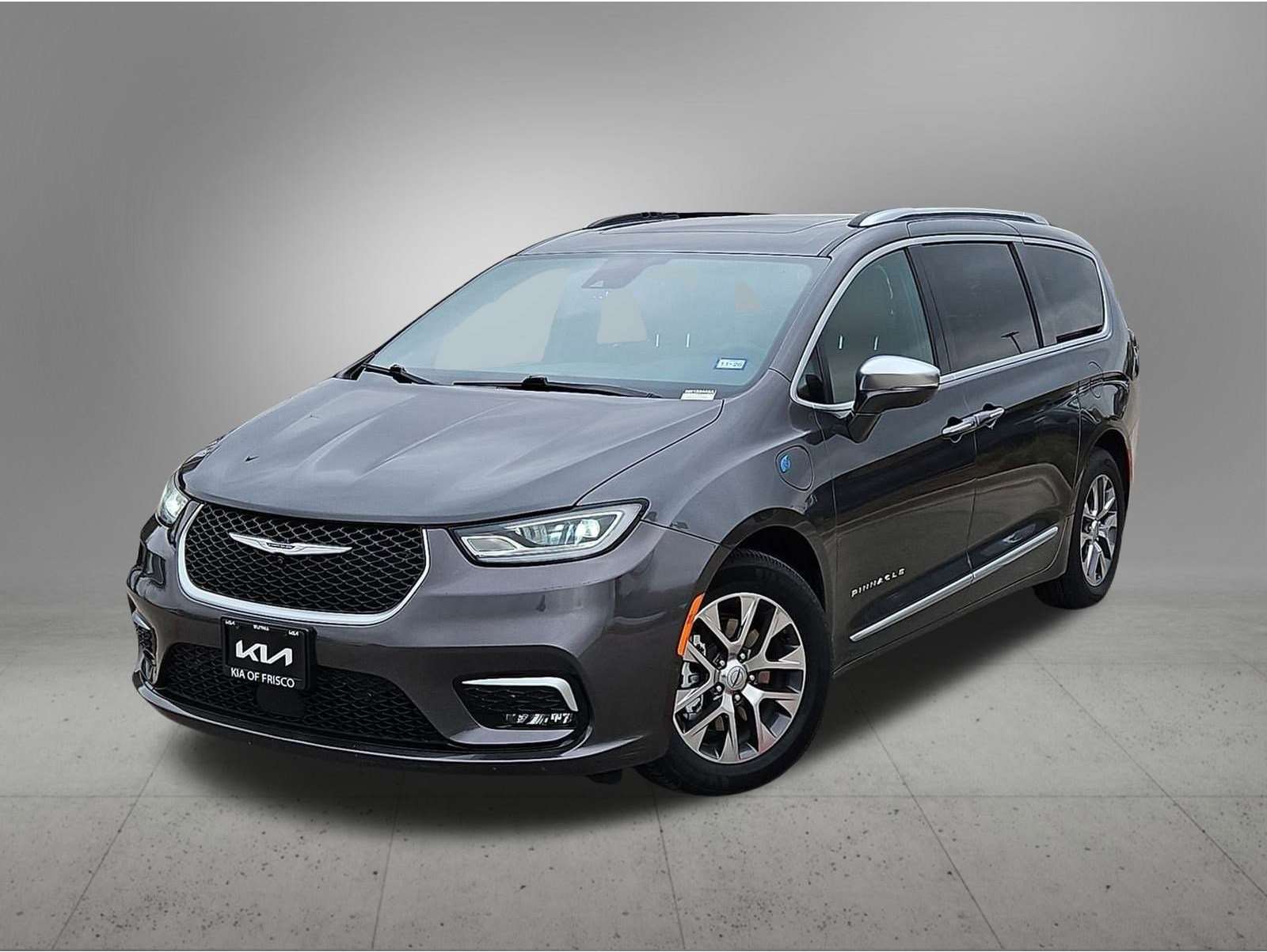 2022 Chrysler Pacifica Hybrid Pinnacle Hybrid's photo