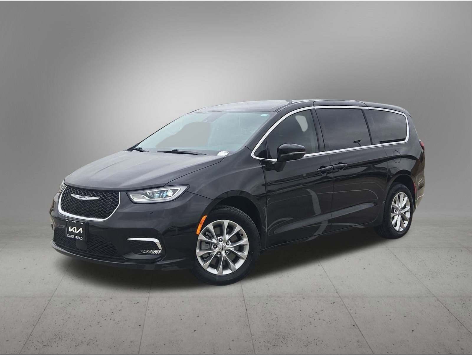 2023 Chrysler Pacifica Touring L's photo