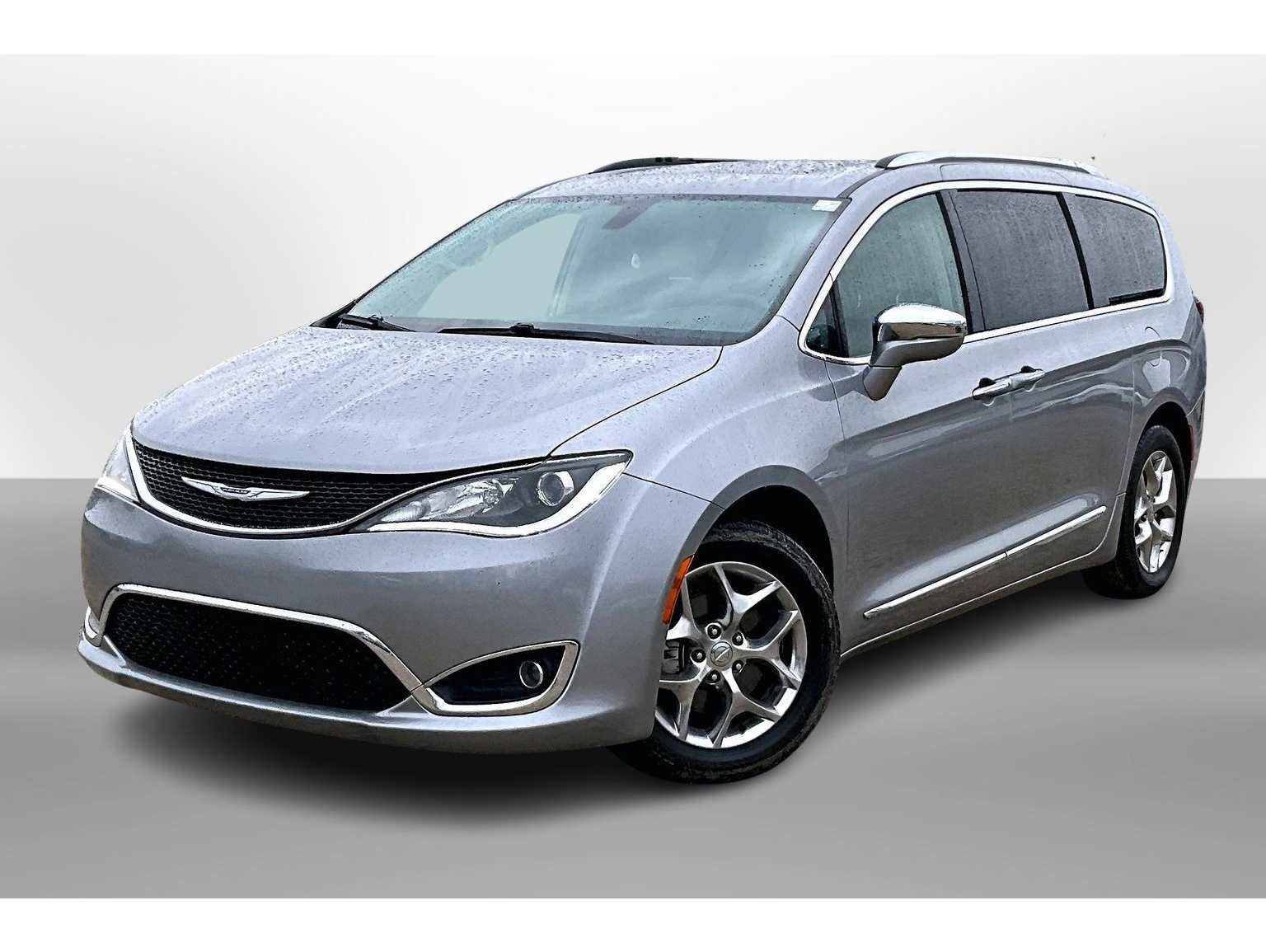 2018 Chrysler Pacifica Limited's photo