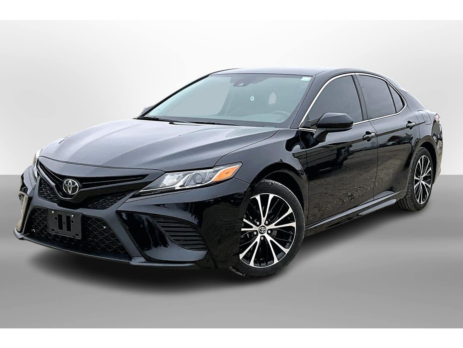 2020 Toyota Camry SE's photo