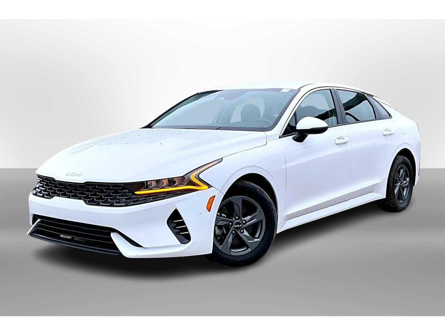 2022 Kia K5 LX's photo