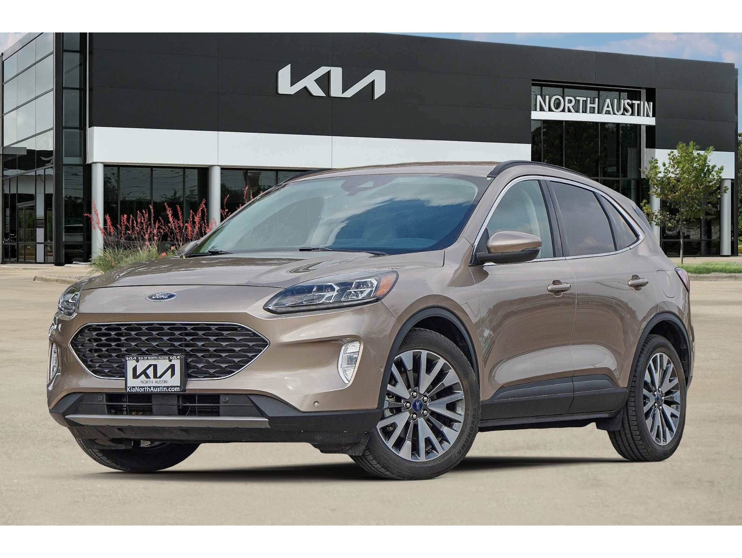 2020 Ford Escape Titanium's photo