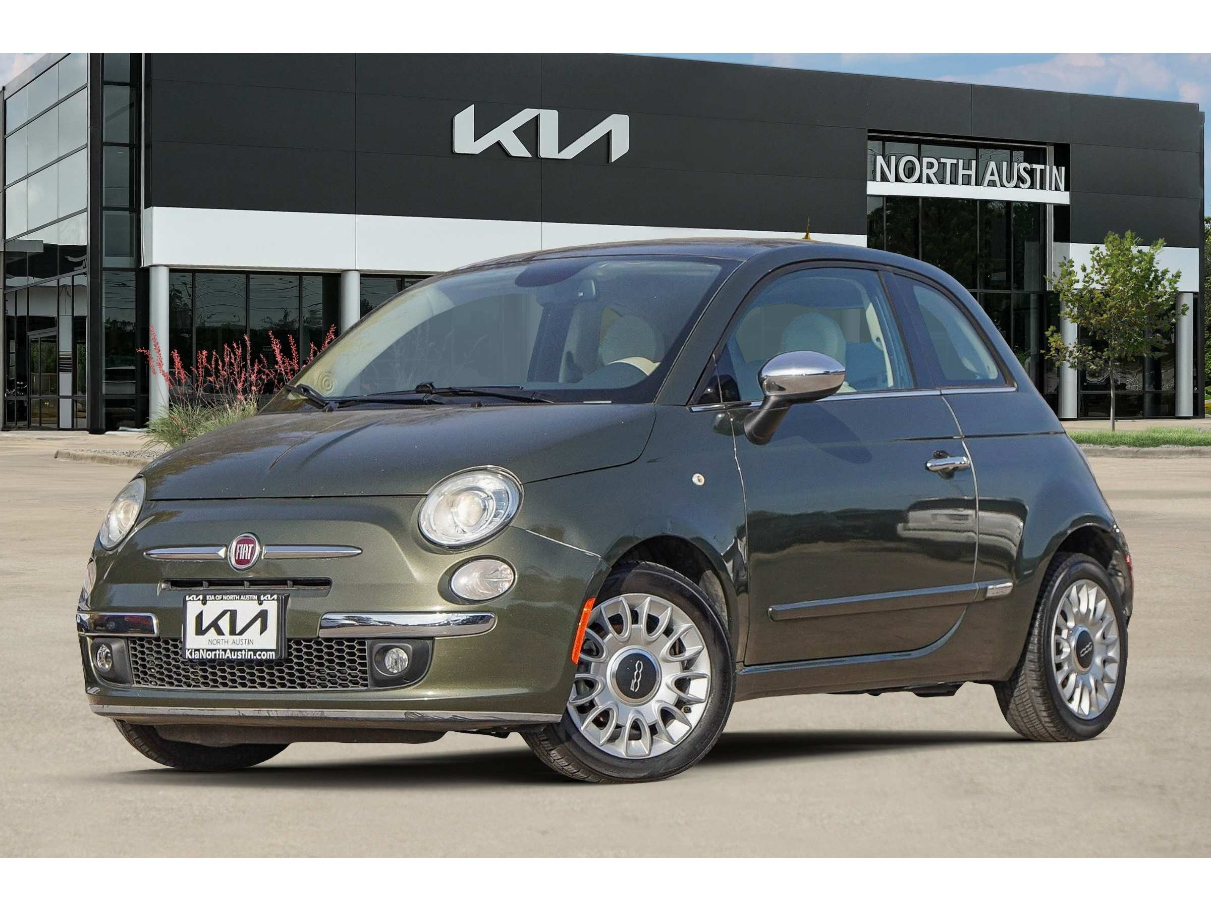 2015 FIAT 500 Lounge's photo