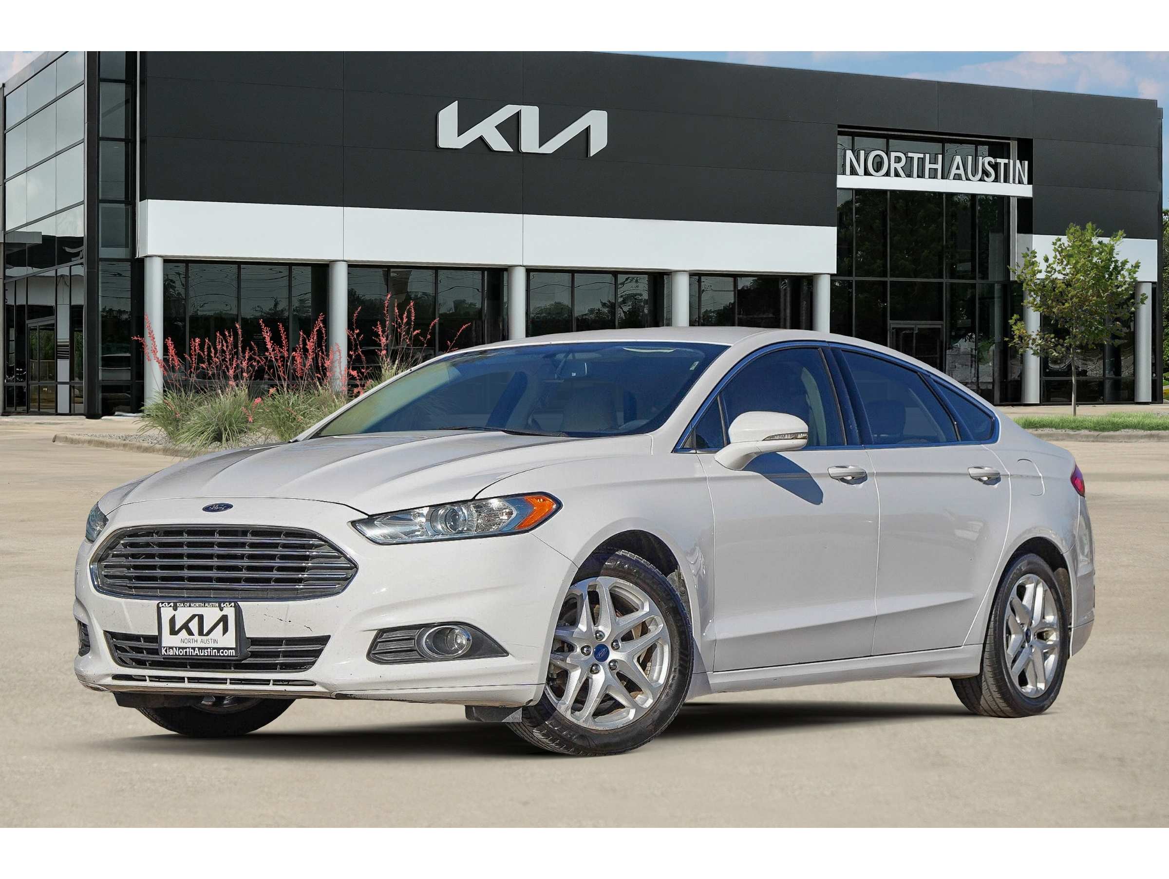 2014 Ford Fusion SE's photo