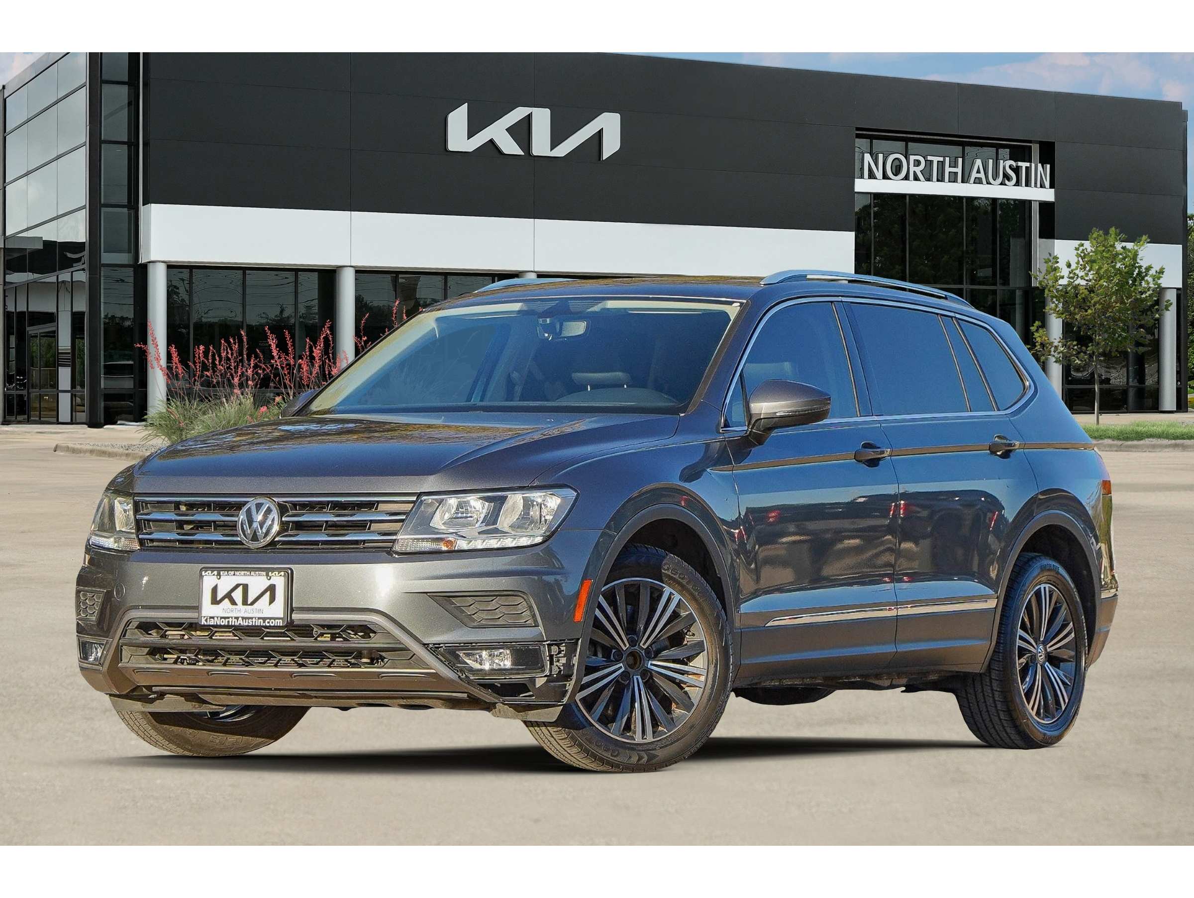 2018 Volkswagen Tiguan SEL's photo