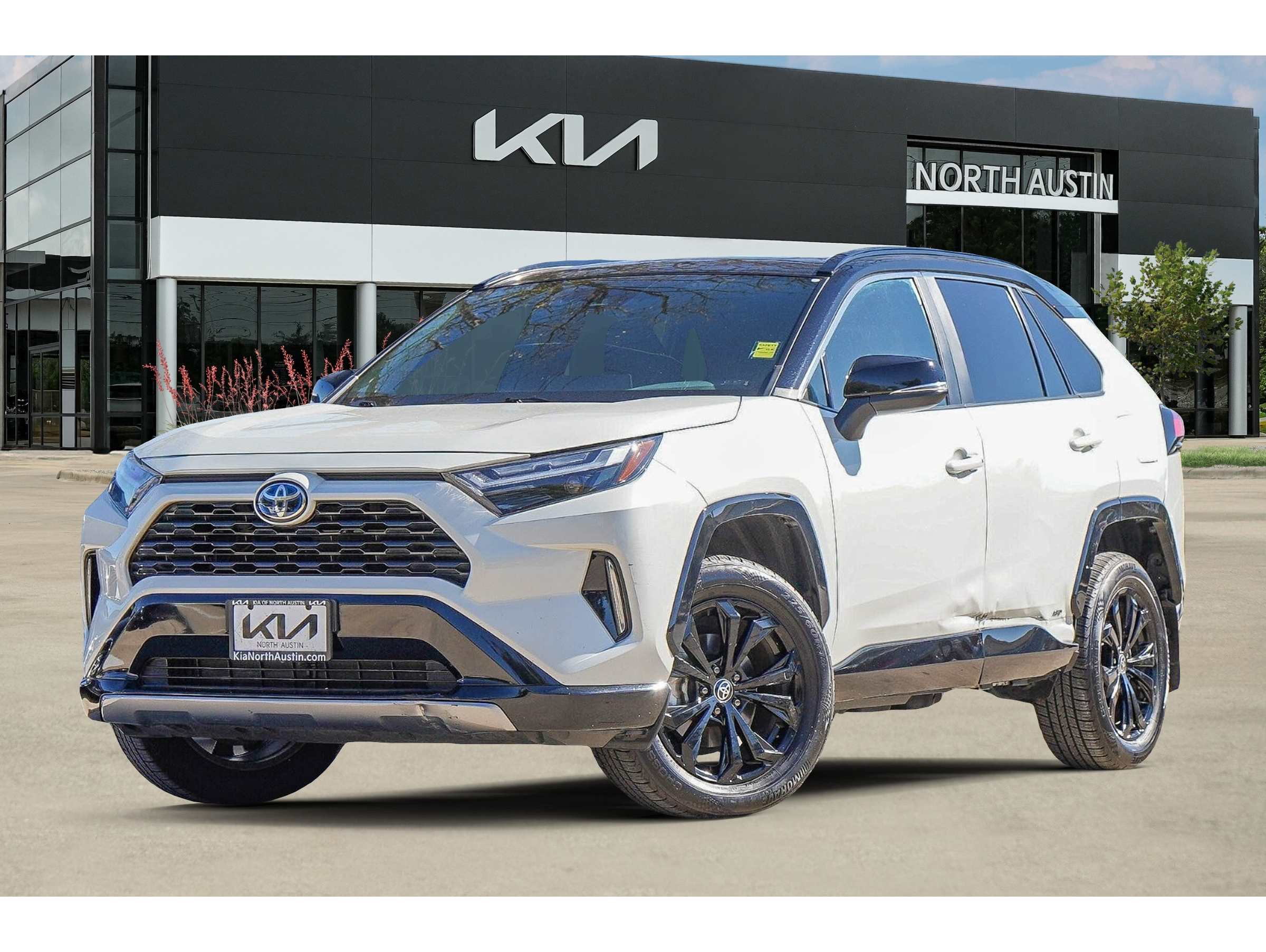 2022 Toyota RAV4 XSE's photo
