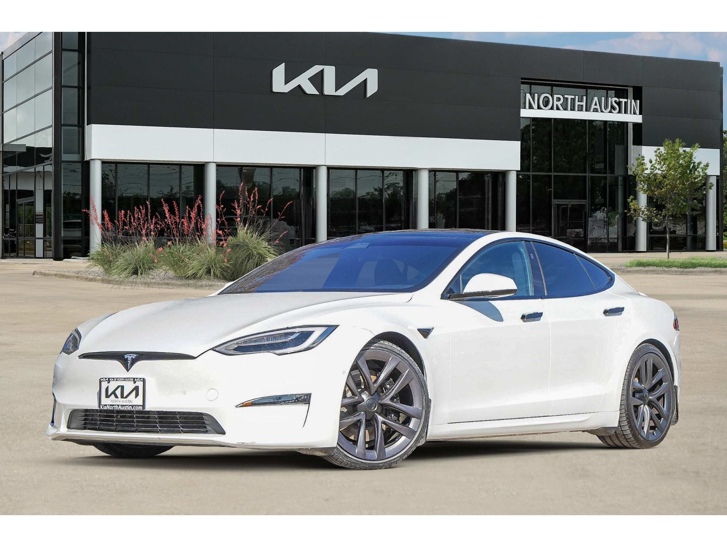 2022 Tesla Model S Base's photo