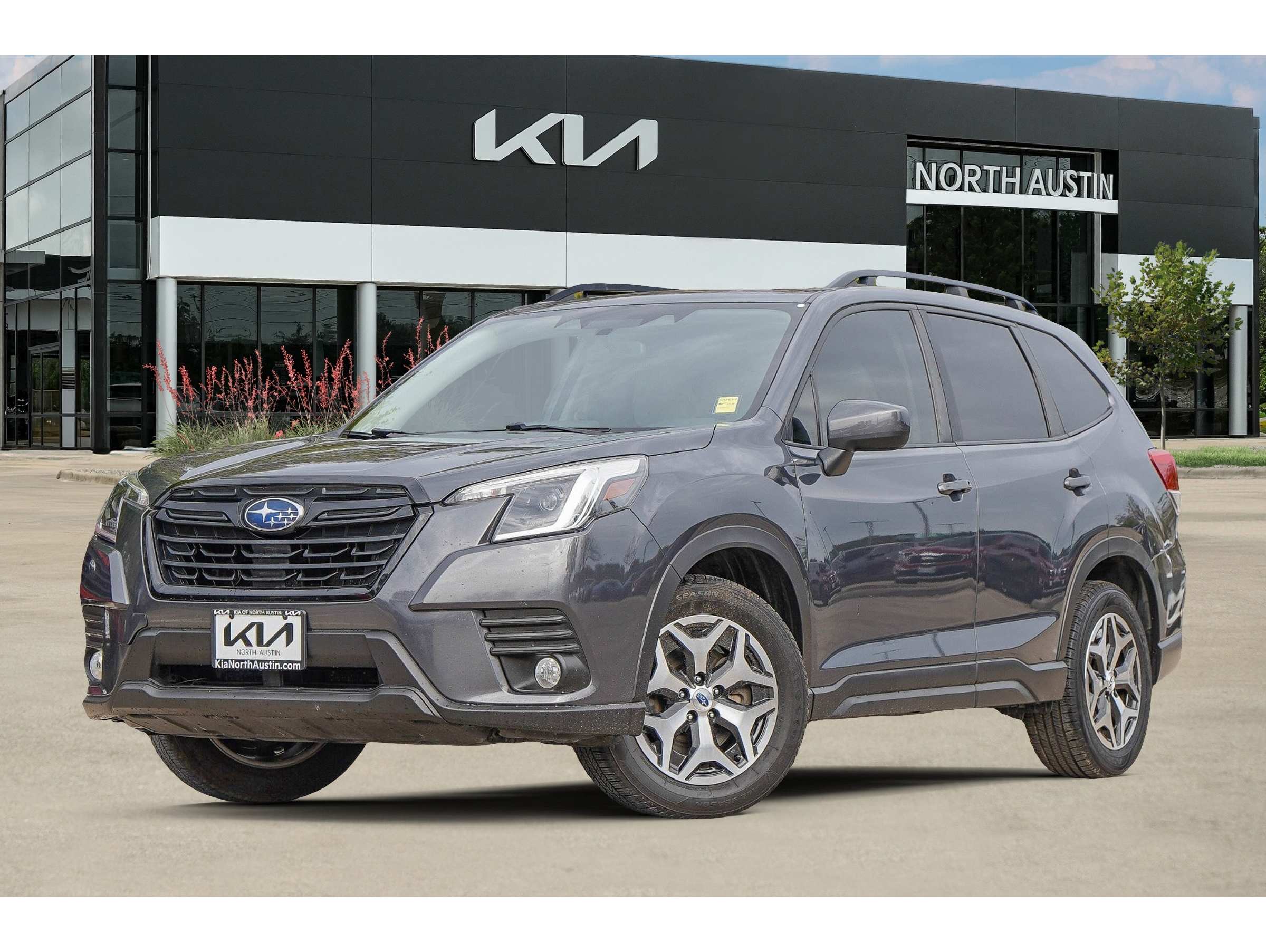 2023 Subaru Forester Premium's photo