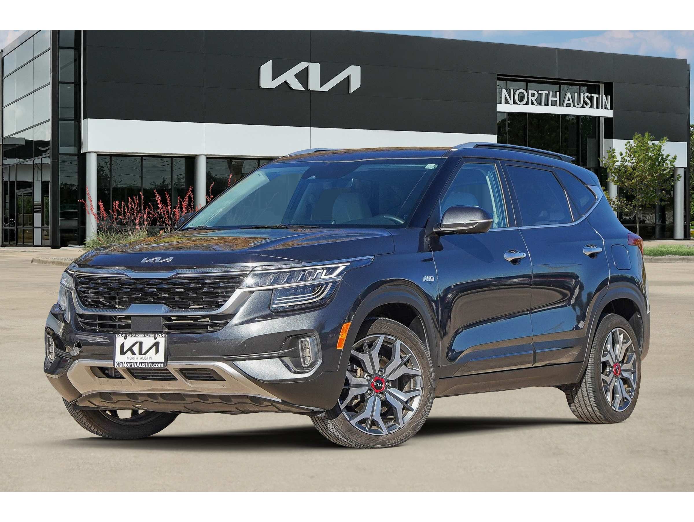 2023 Kia Seltos SX's photo