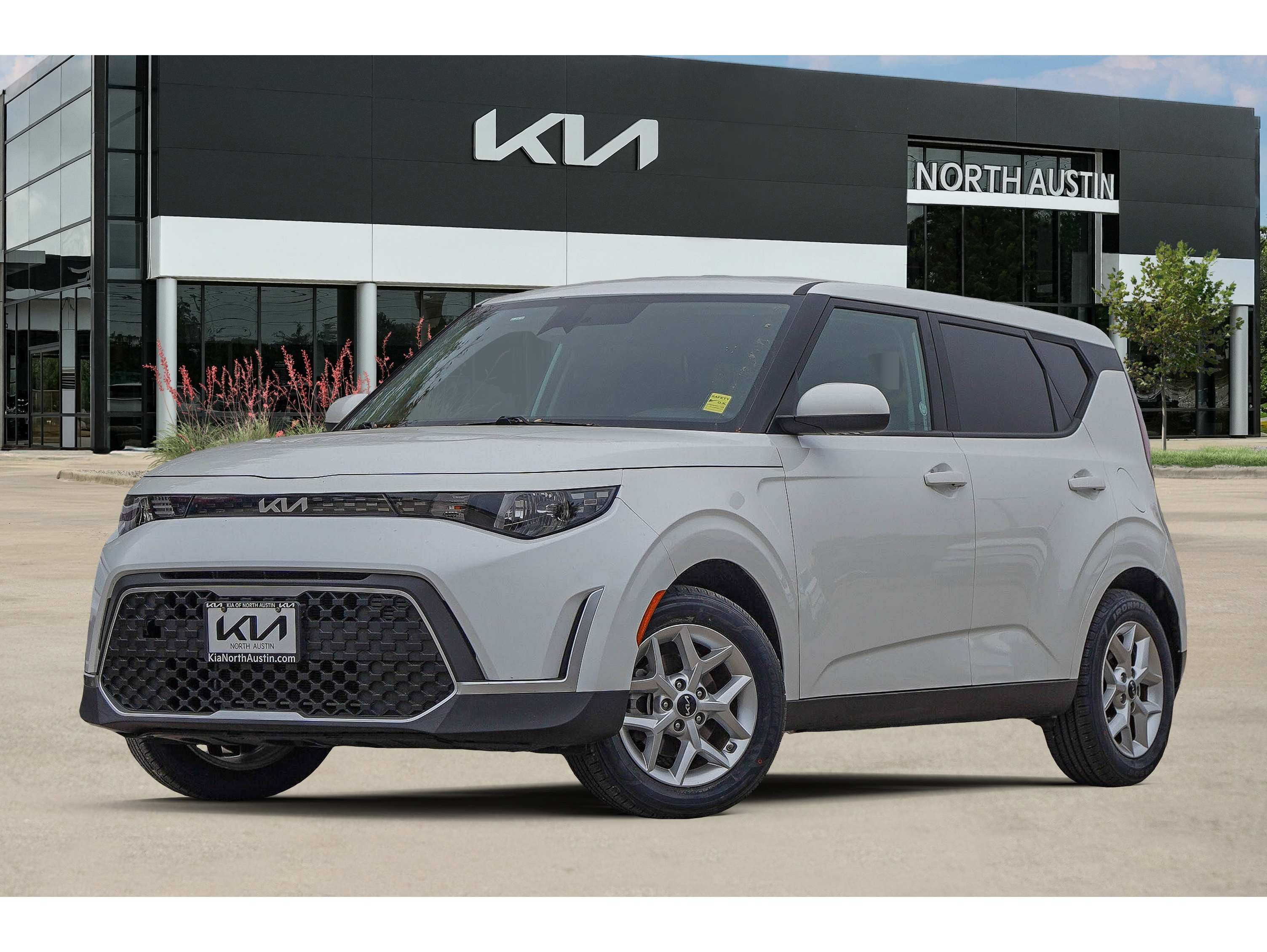 2024 Kia Soul LX's photo