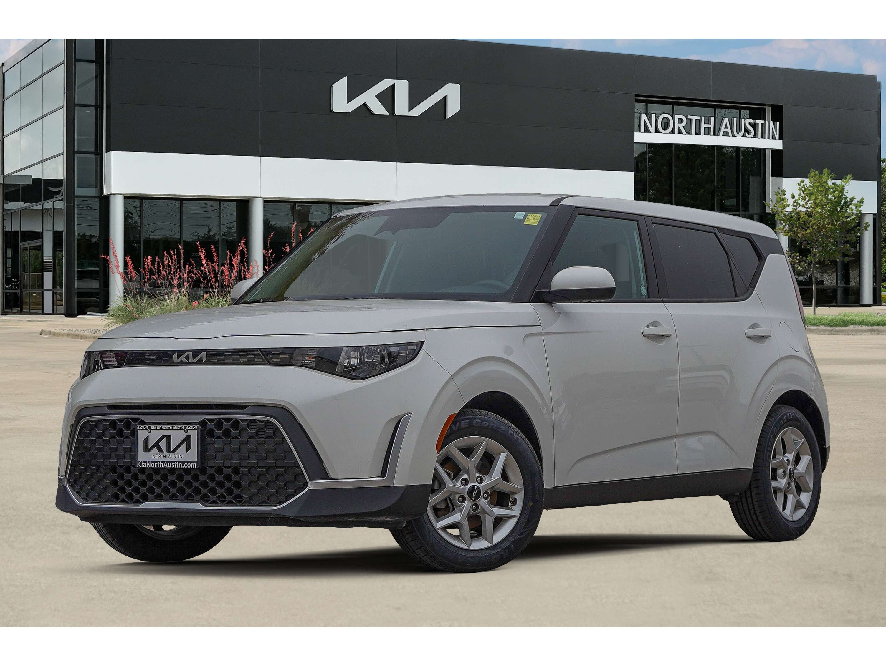 2024 Kia Soul LX's photo