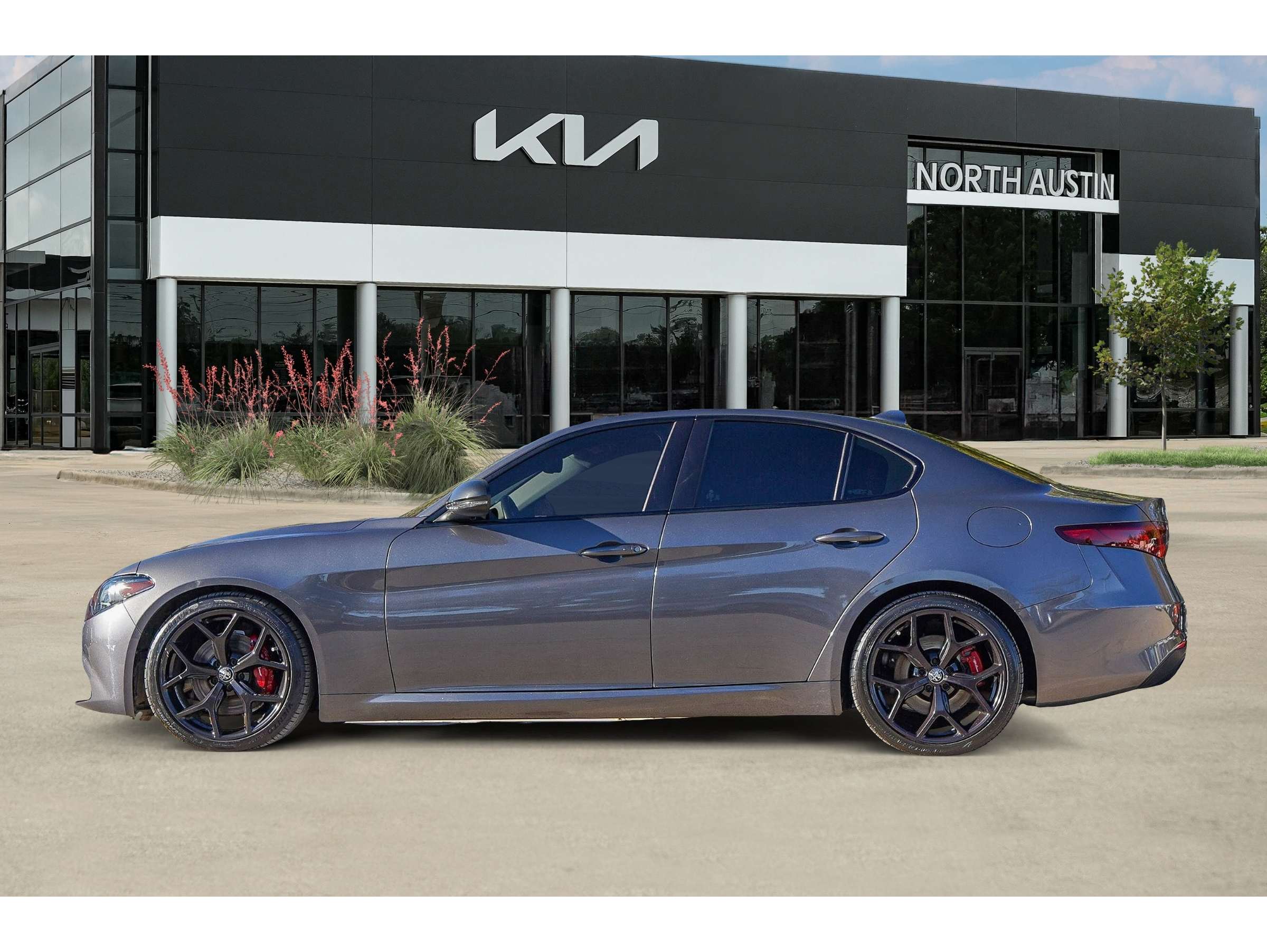 2020 Alfa Romeo Giulia Base's photo