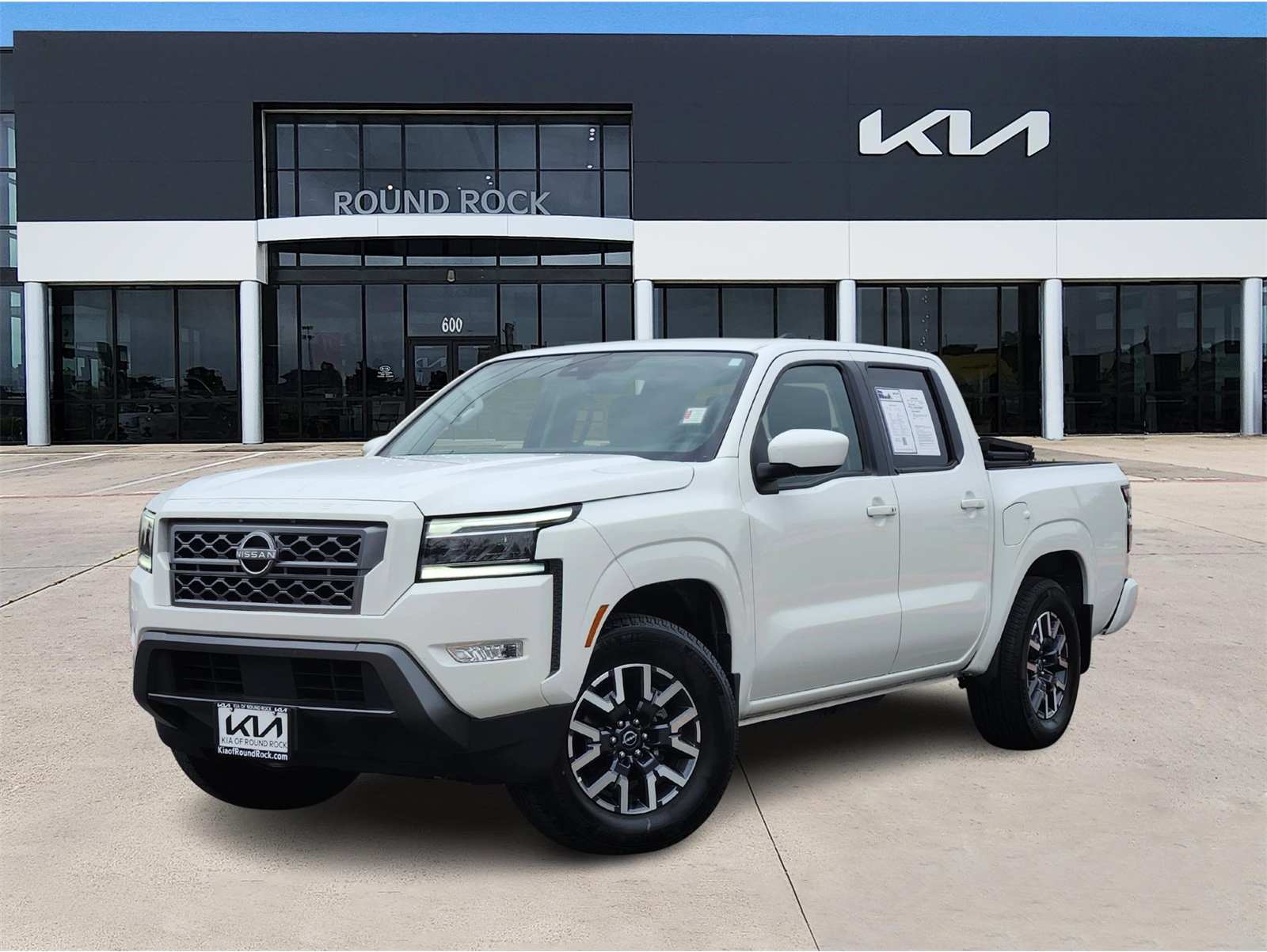 2024 Nissan Frontier SL's photo