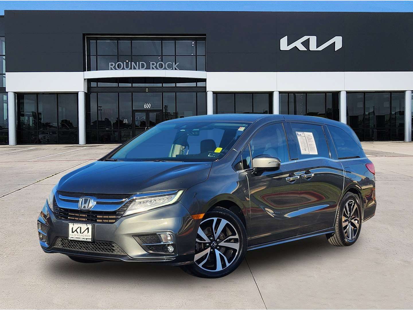 2018 Honda Odyssey Elite's photo