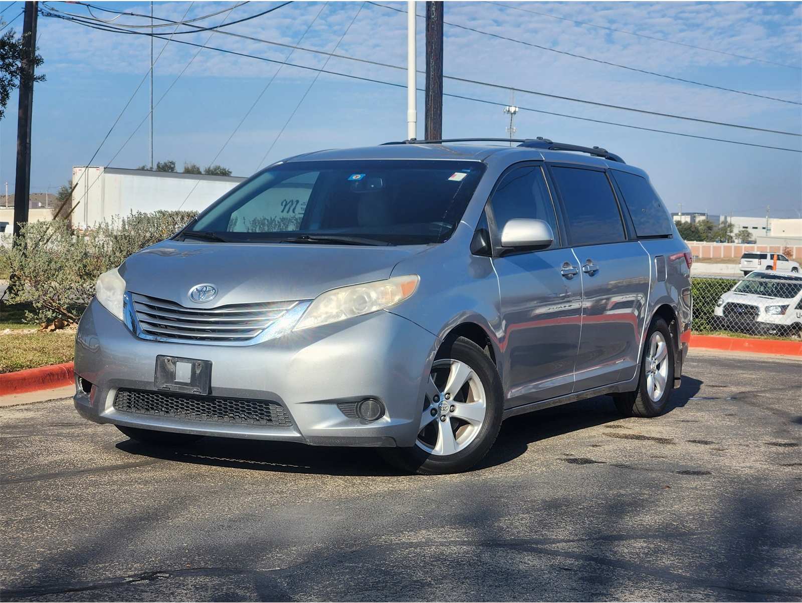 2015 Toyota Sienna LE's photo