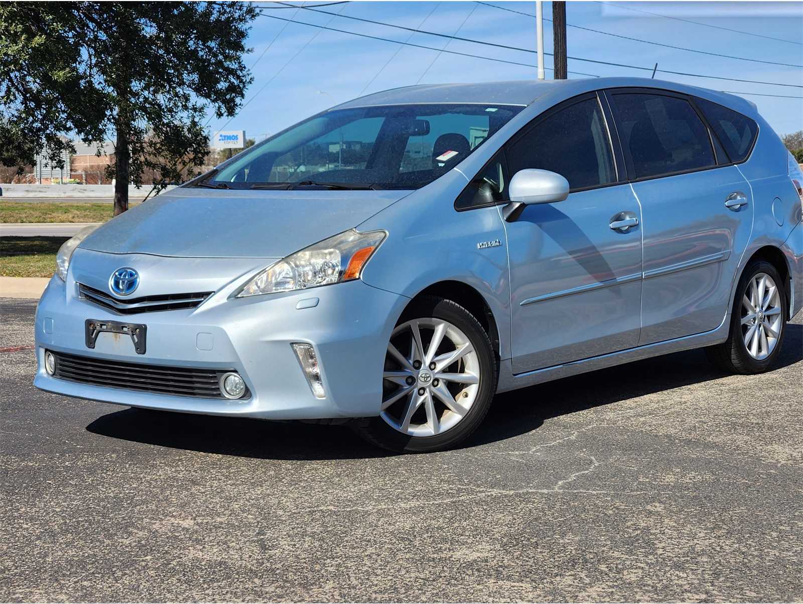 2014 Toyota Prius v Five's photo