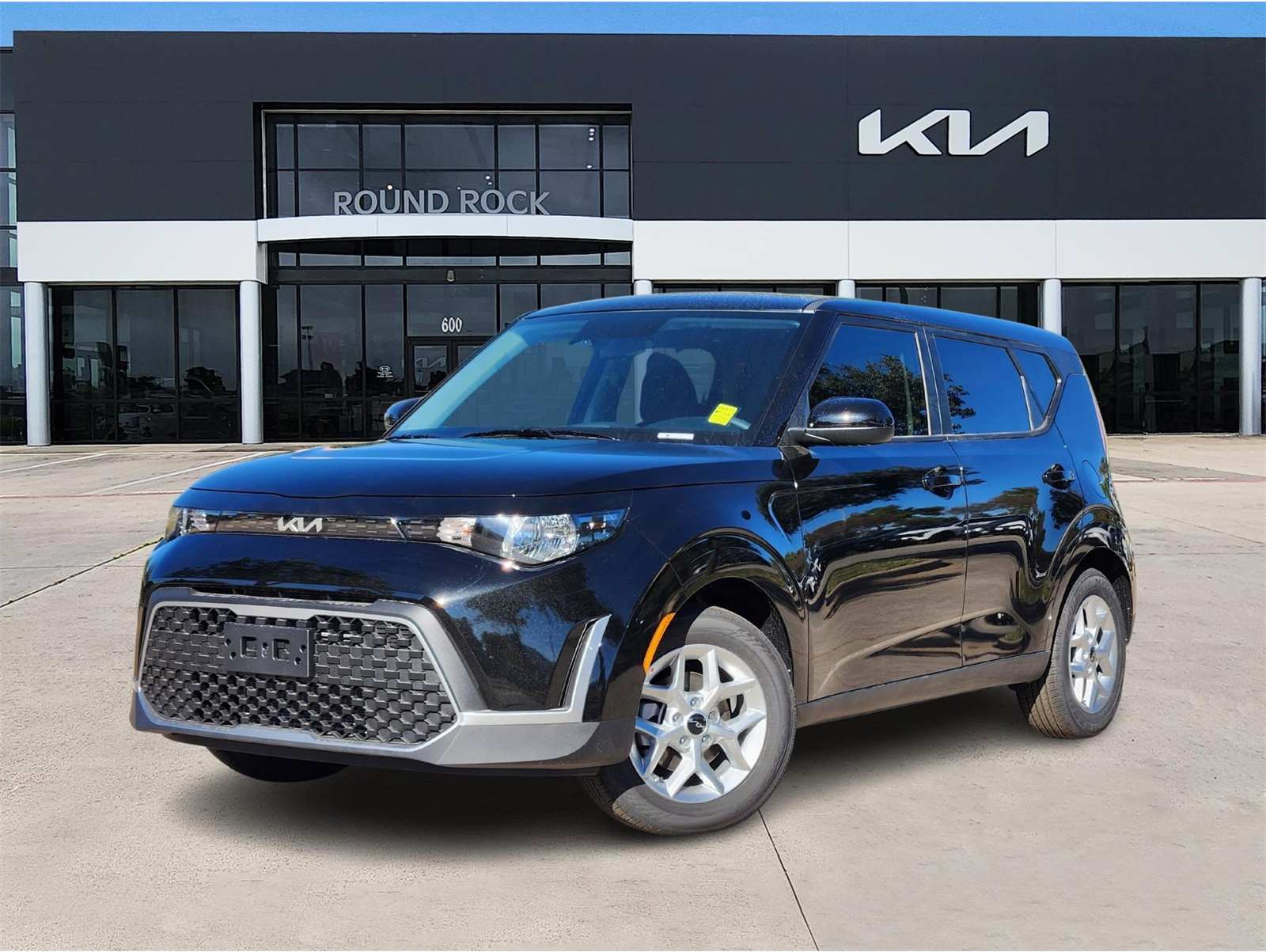 2025 Kia Soul LX's photo